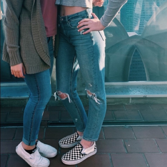 American Eagle Ripped Mom Jeans - Picture 4 of 4